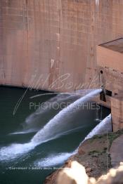 Image du Maroc Professionnelle de  Le barrage Laghrasse "dit barrage Hassan II", il se situe à 50 km au sud est de Taourirte au nord du Maroc, Samedi 10 Février 2006, ce barrage fournit en eau potable  le barrage Mohammed V qui sert de lien pour Machraa Hammadi,  ce dernier permet l'approvisionnement des centre de Taourirte et El Aïoun Sidi Mellouk. (Photo / Abdeljalil Bounhar)